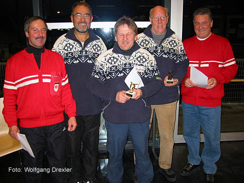 von links: Bezirksschiedrichter Obmann Lanner Johannes,Neumann Peter Ederegger Michael,Gaun Franz,Bezirksobamnn Binder Walter
